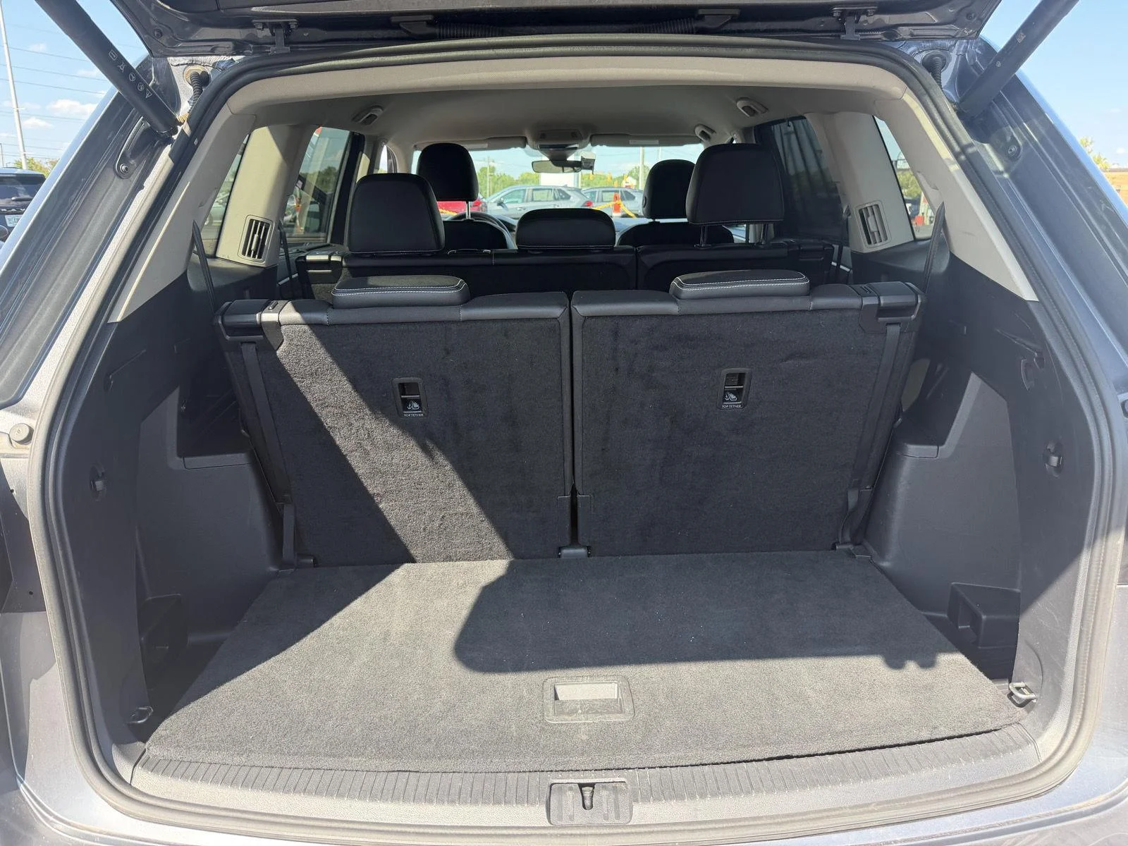 Used 2025  Volkswagen 2.0T SE w/Technology image 21