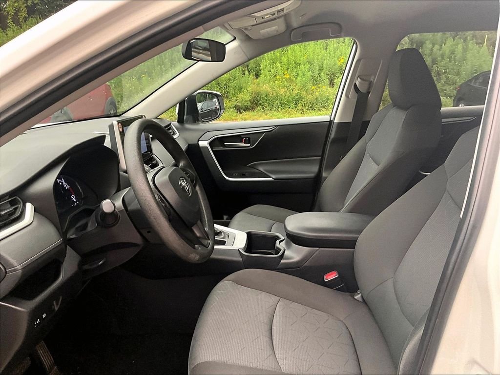 Used 2025 White Toyota XLE image 4