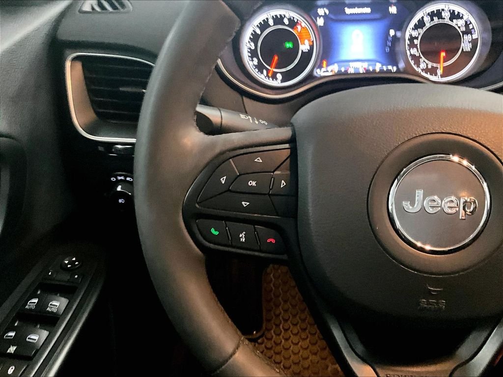 Used 2021 Billet Silver Metallic Clearcoat Jeep Trailhawk image 23