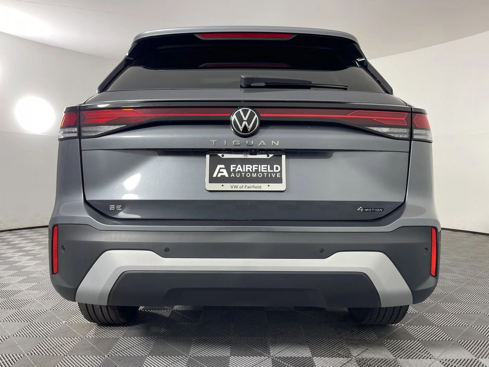 2025 Volkswagen Tiguan SE - Photo 12