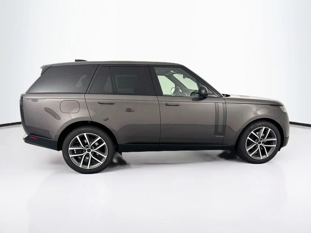 New 2026 Charente Grey Land Rover SE image 4