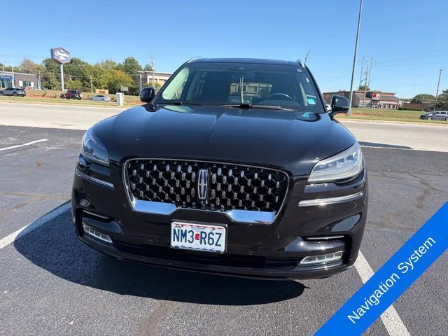 Used 2021 Black Lincoln Grand Touring image 2