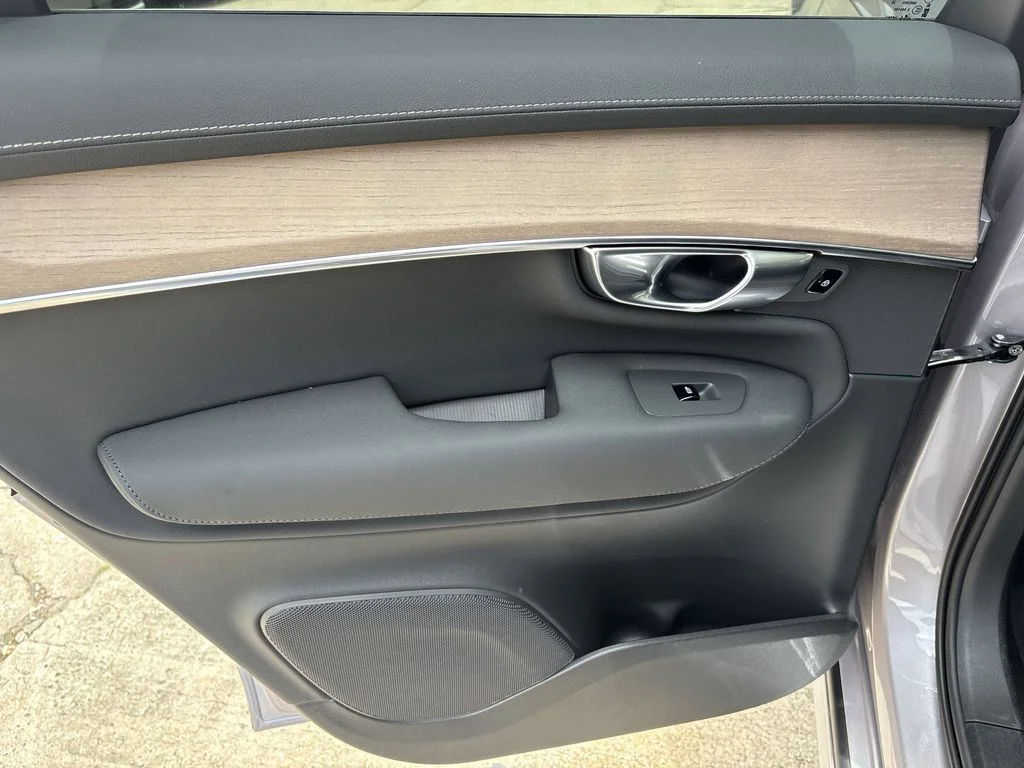 New 2026 Aurora Silver Volvo Plus image 24