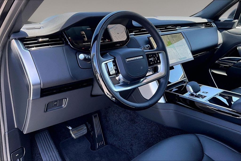 New 2026 SANTORINI BLACK Land Rover SE LWB 7-Seats / V8 image 7