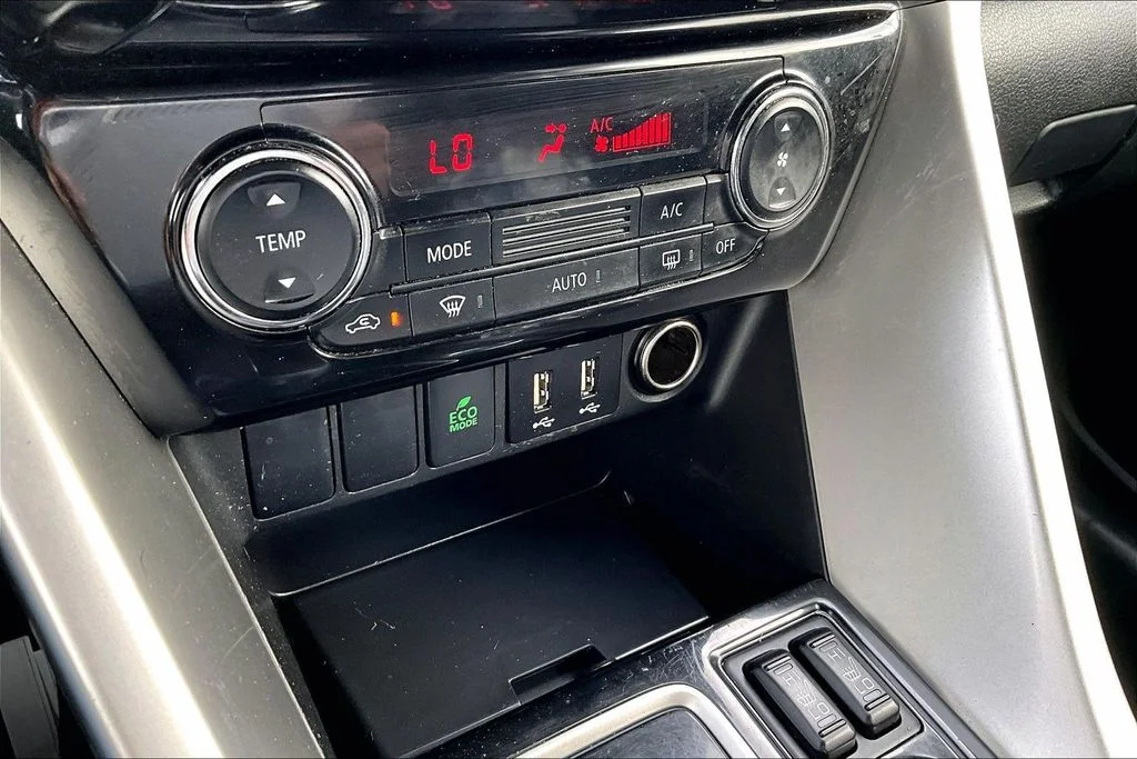 Used 2024 Black Mitsubishi LE image 31
