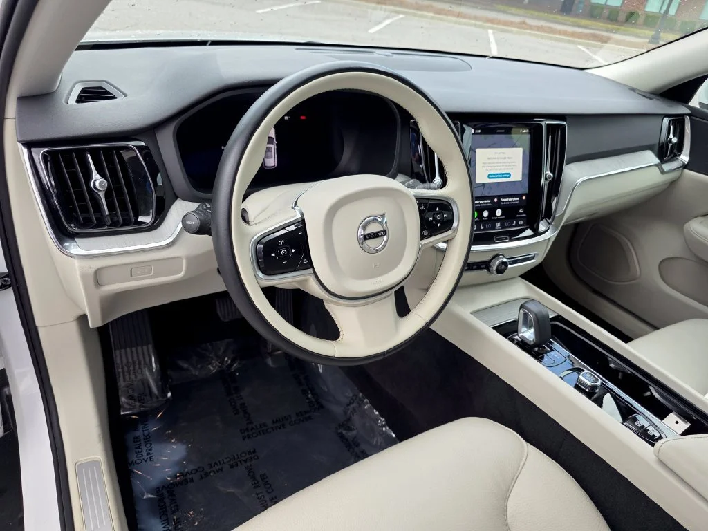 Used 2025  Volvo Plus image 14