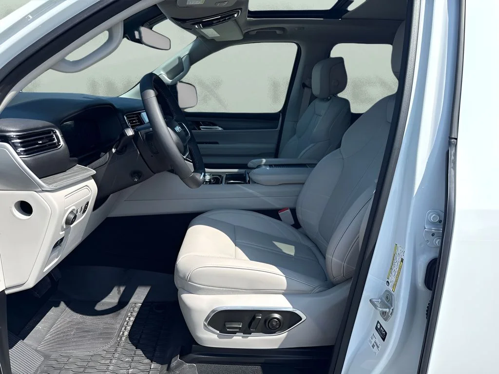 Used 2024 White Jeep Series III image 9
