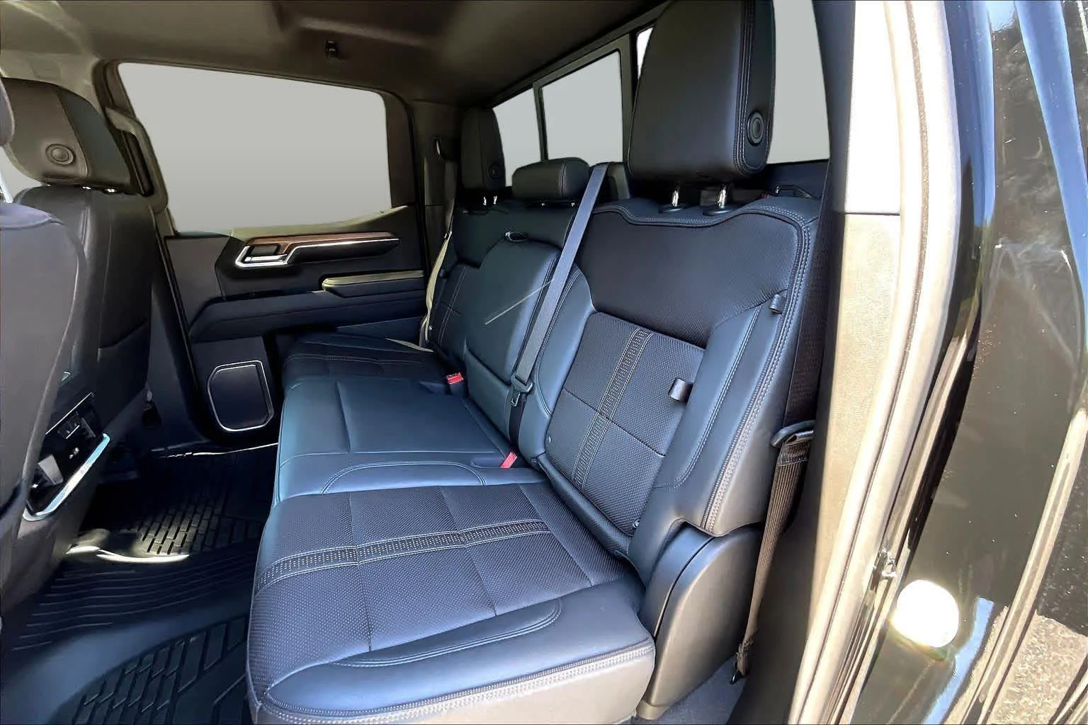 Used 2023 Black Chevrolet High Country image 39