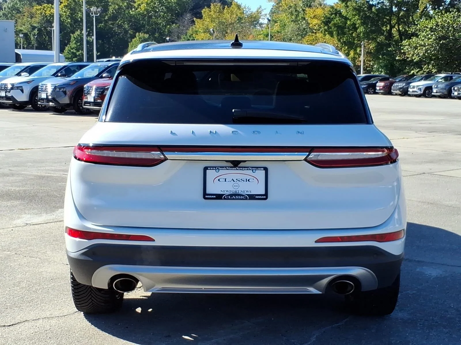 Used 2022 Pristine White Metallic Tri-Coat Lincoln Reserve image 8