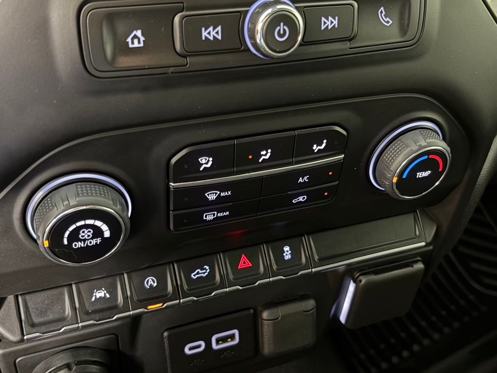 Used 2023 White Chevrolet Custom image 33