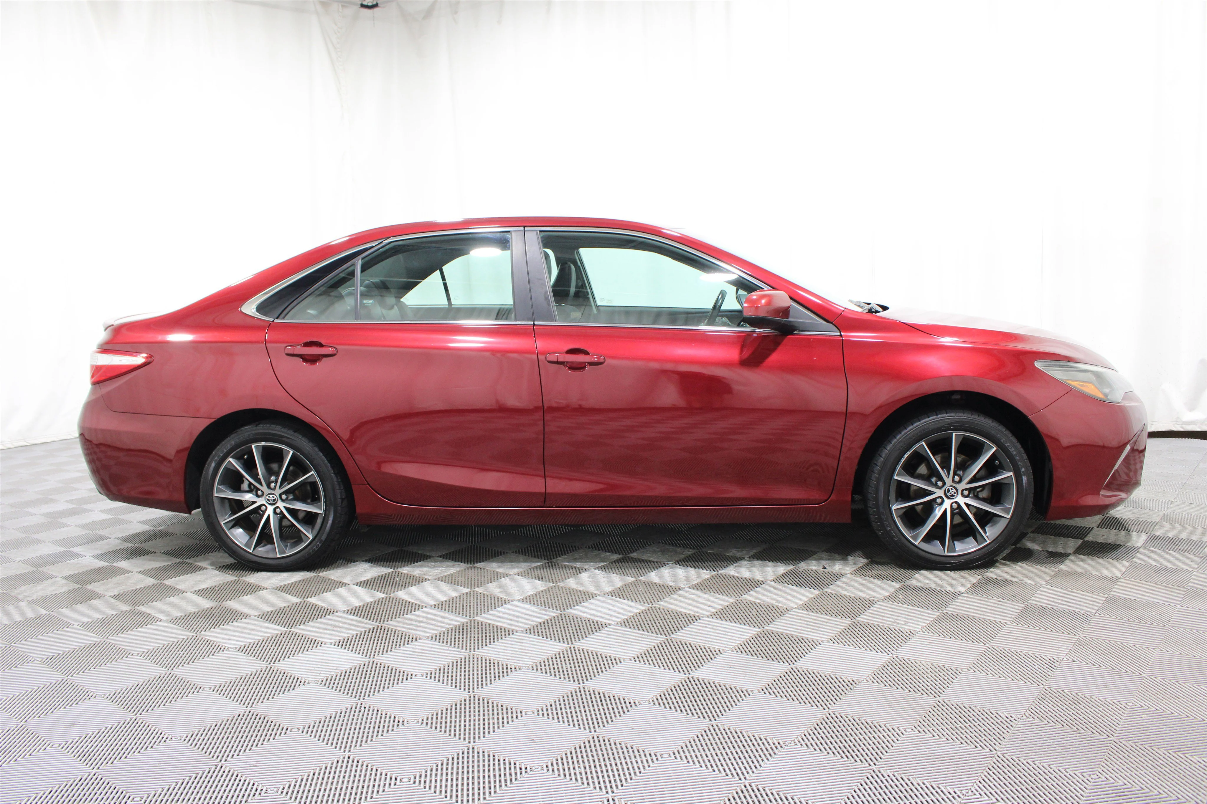 2017 Toyota Camry XSE - Photo 32