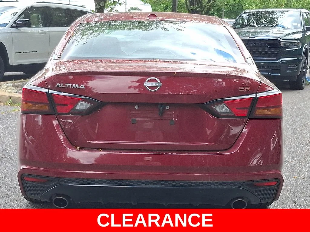 Used 2024 Red Nissan 2.5 SR image 5