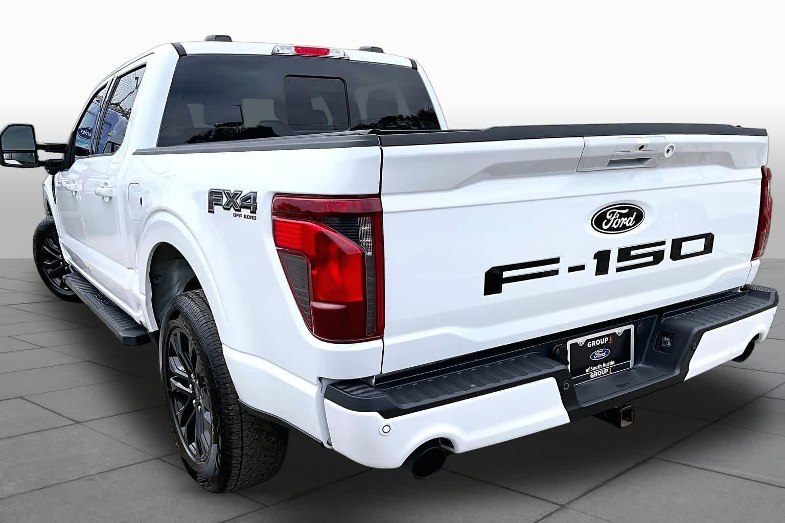 Used 2025 Oxford White Clearcoat Ford XLT image 18