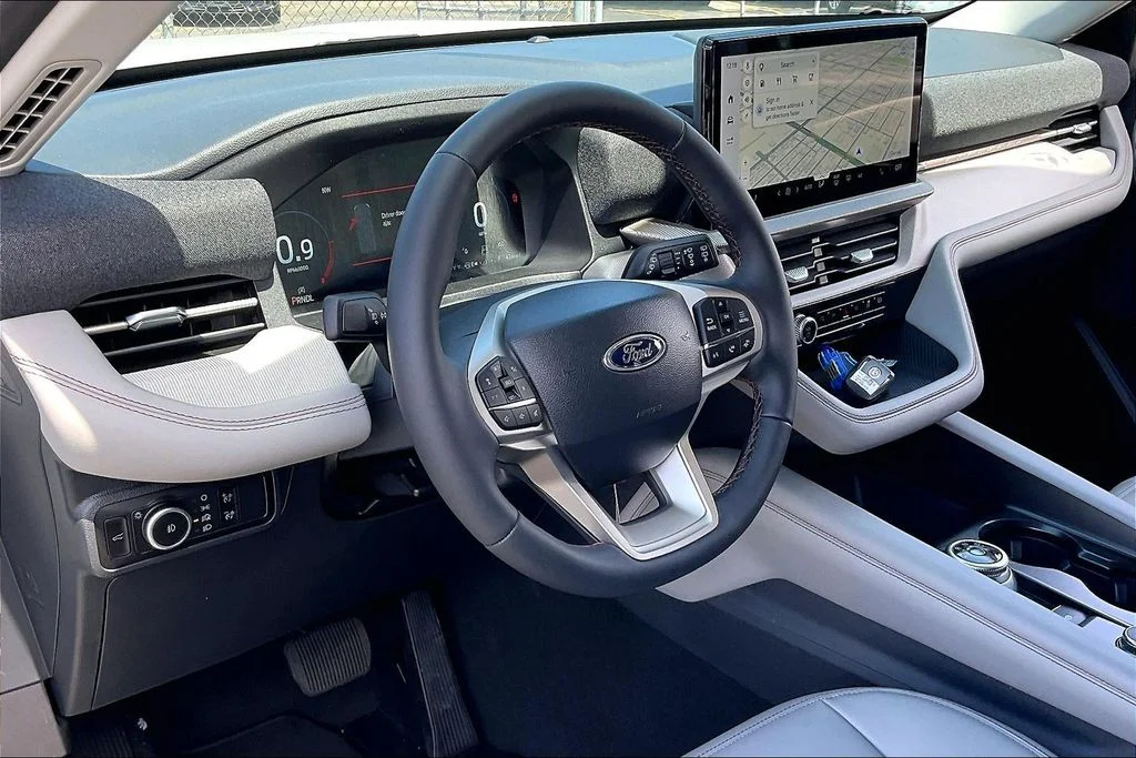New 2026 Space White Metallic Ford Active image 13
