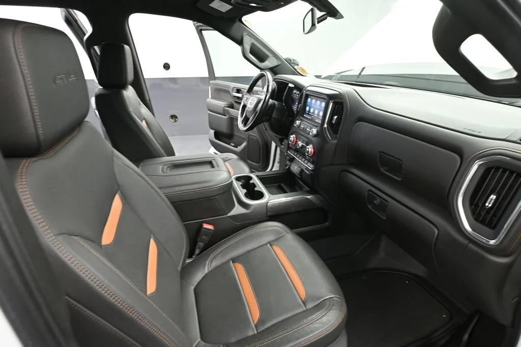 Used 2022 White GMC AT4 image 40