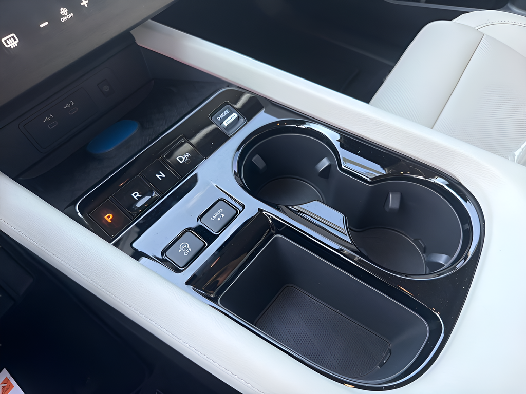 New 2026 White Nissan SL image 37
