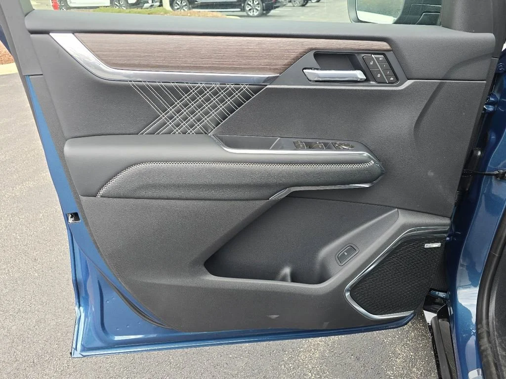 2026 GMC Acadia Denali - Photo 12