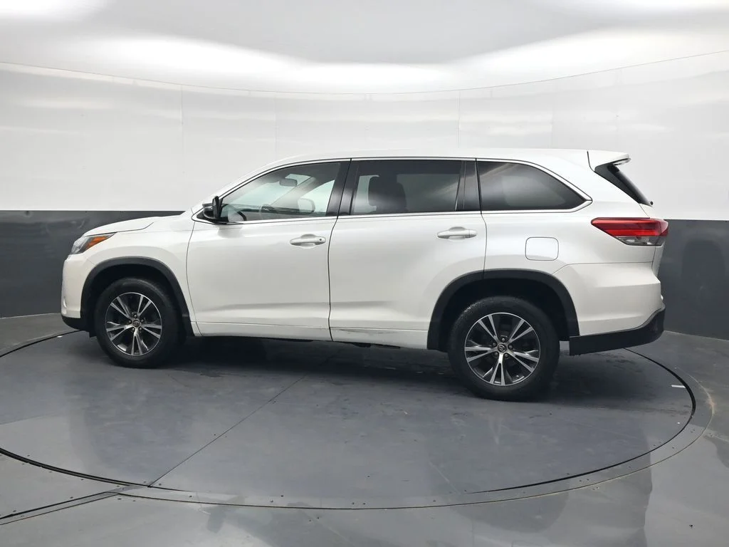Used 2018 Blizzard Pearl Toyota LE image 7