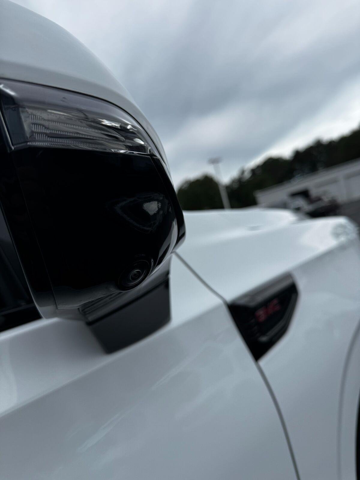 Used 2025 Summit White GMC Elevation image 15