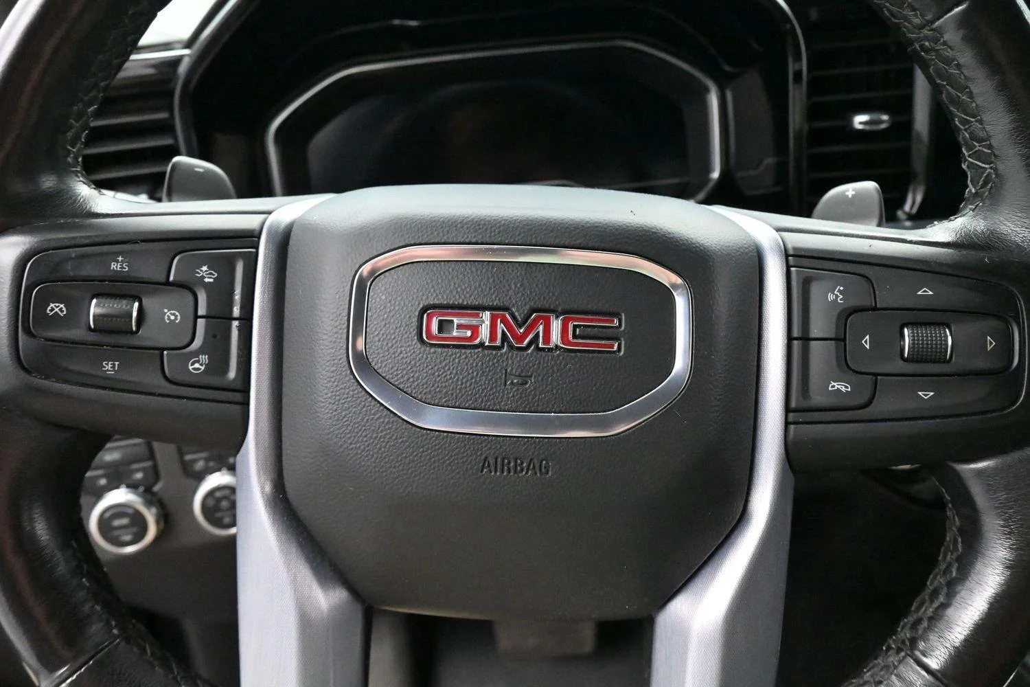 Used 2022 Titanium Rush Metallic GMC SLT image 18