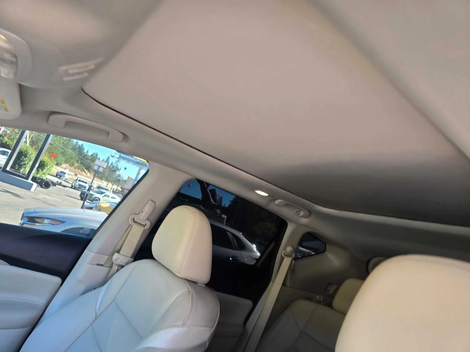 Used 2019  Nissan SL image 13