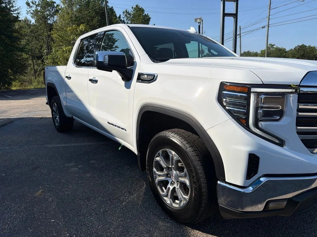 Used 2025 White GMC SLT image 7