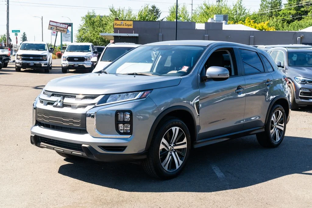 Used 2026 Gray Mitsubishi 2.0 SE image 3