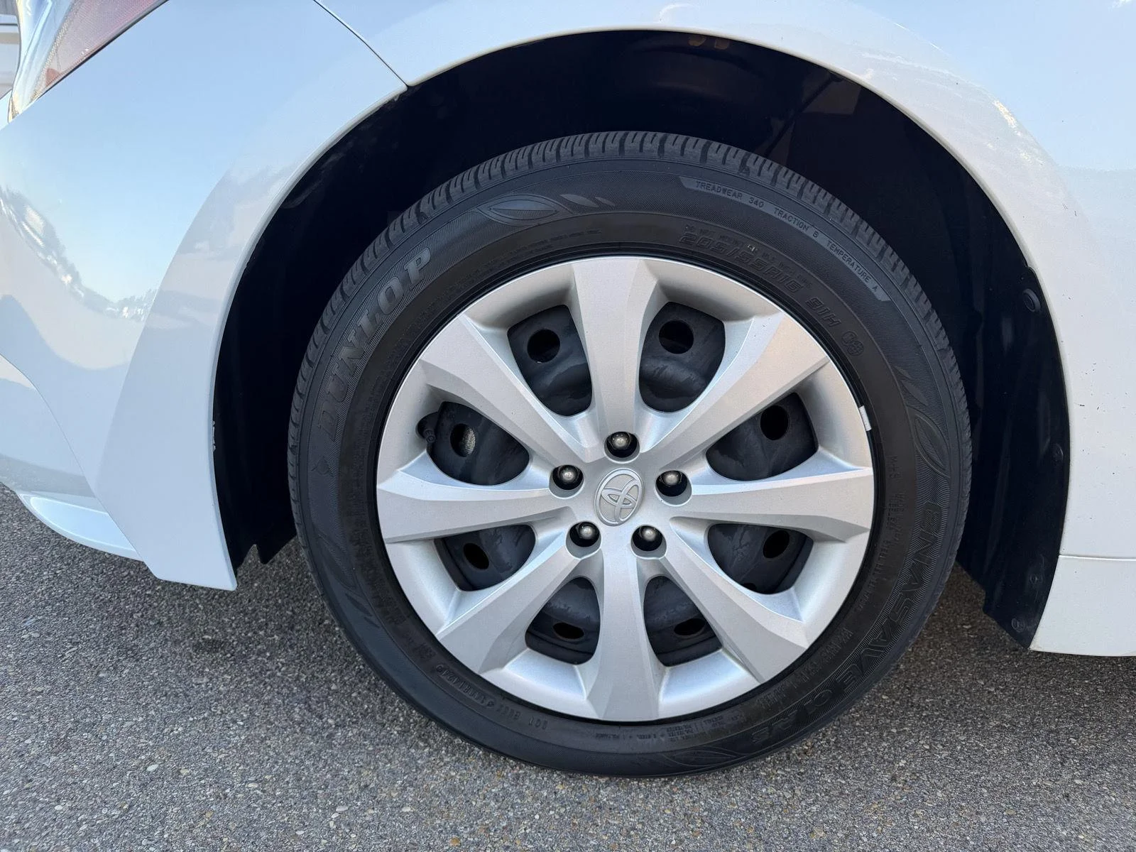 Used 2024 Wind Chill Pearl Toyota Hybrid LE image 26