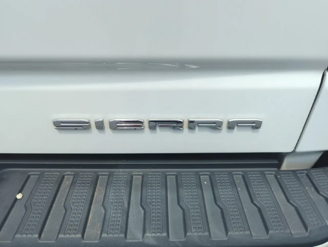 Used 2023 White GMC Denali image 21