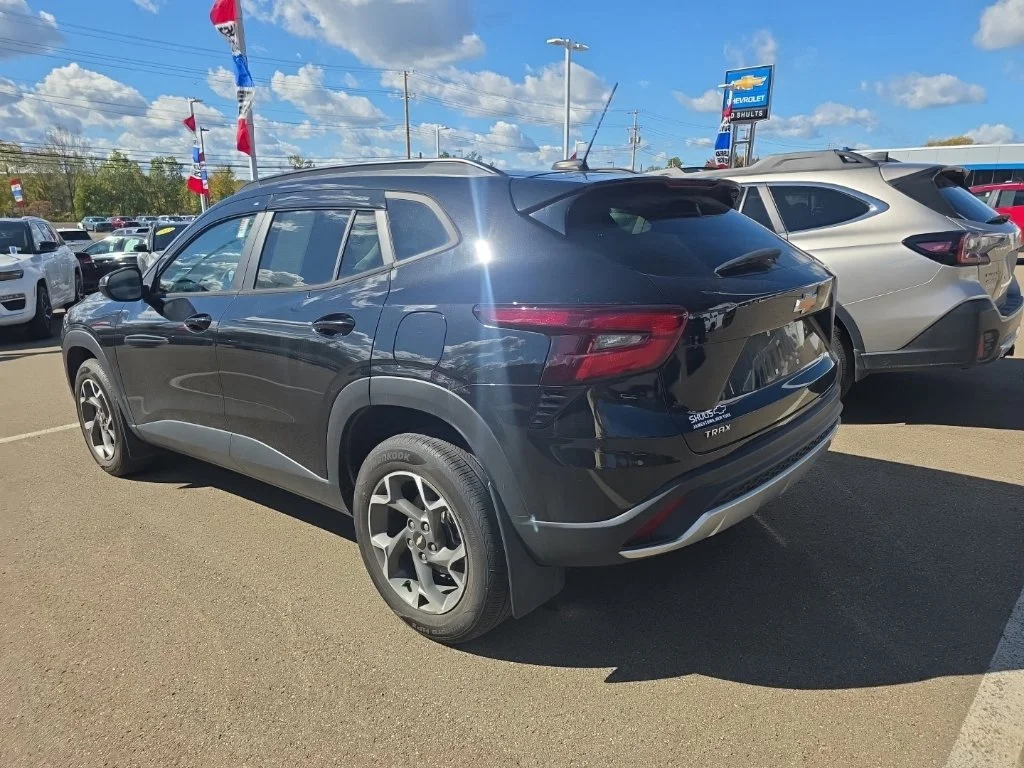Used 2024 Mosaic Black Metallic Chevrolet LT image 10