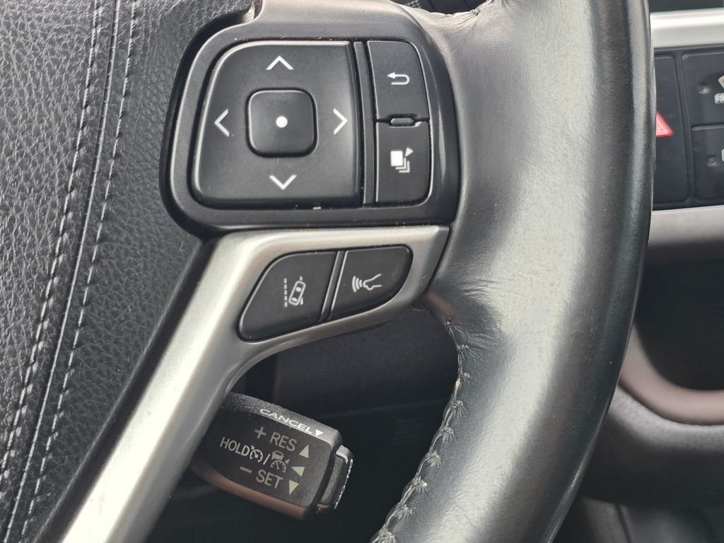 Used 2019 Black Toyota XLE image 31