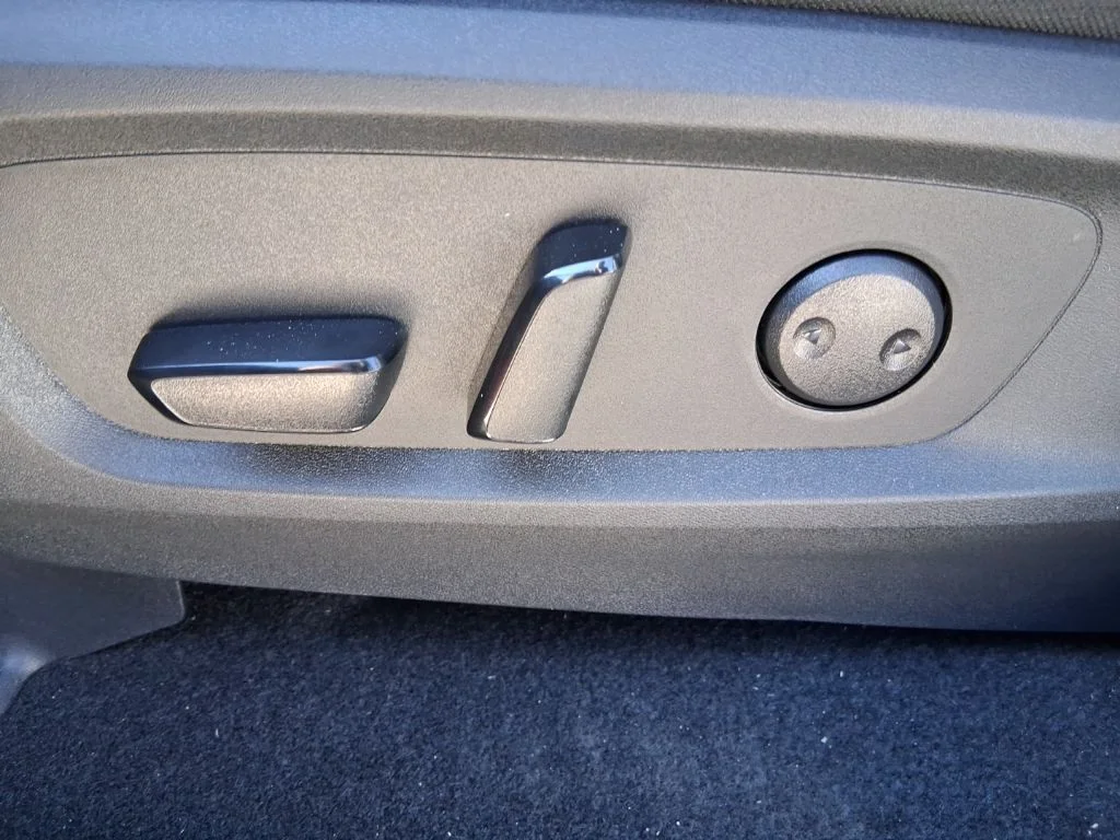 2026 Nissan Pathfinder SV - Photo 25