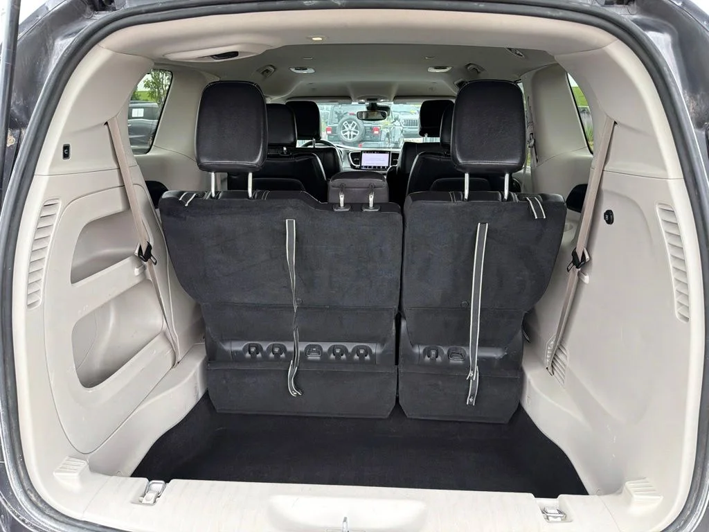 Used 2022 Gray Chrysler Touring L image 14