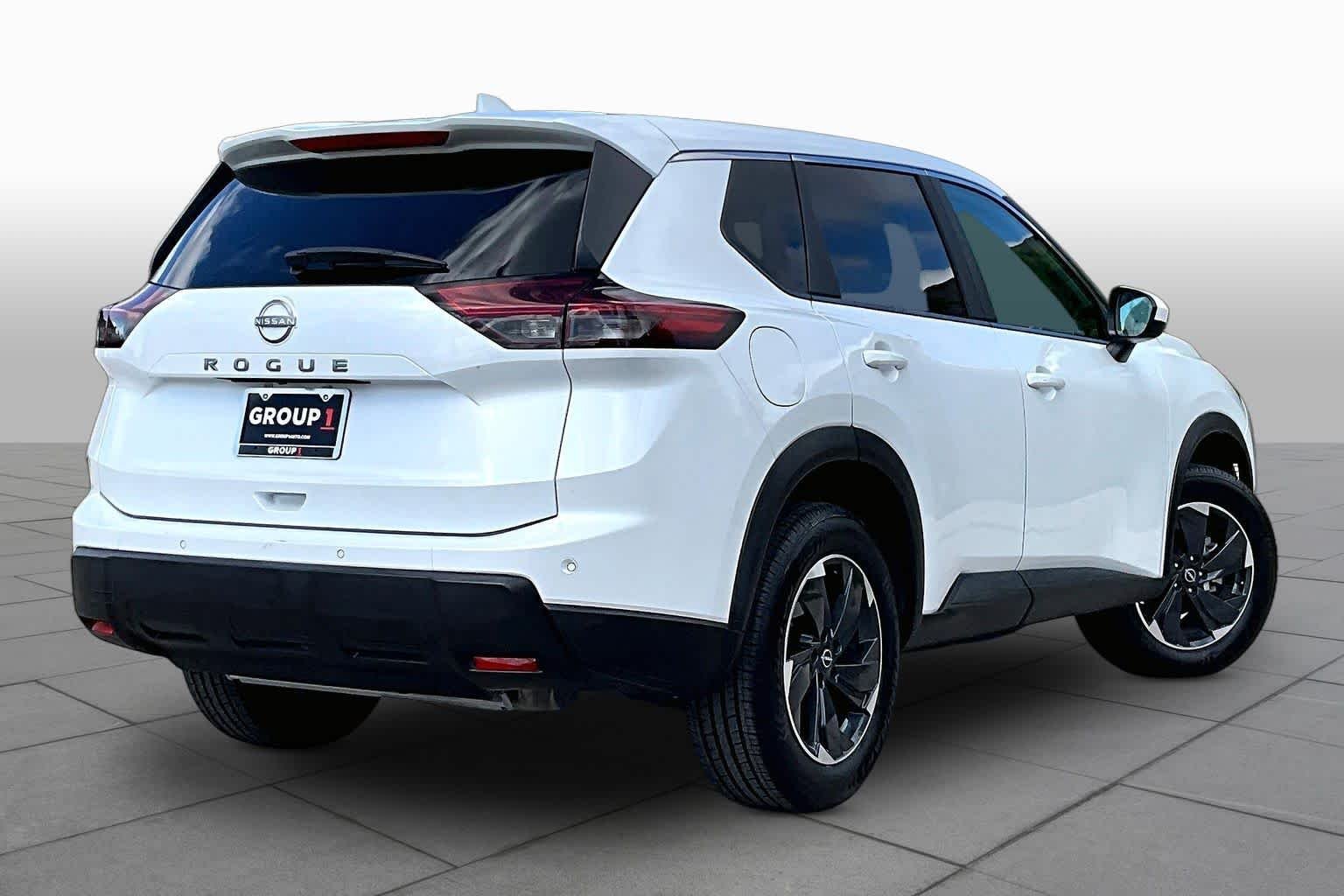 Certified Used 2025 Everest White Pearl Nissan SV image 13