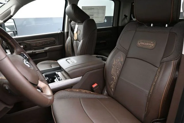 New 2026 Diamond Black Crystal Pearl-Coat Exterior Paint RAM Limited image 7
