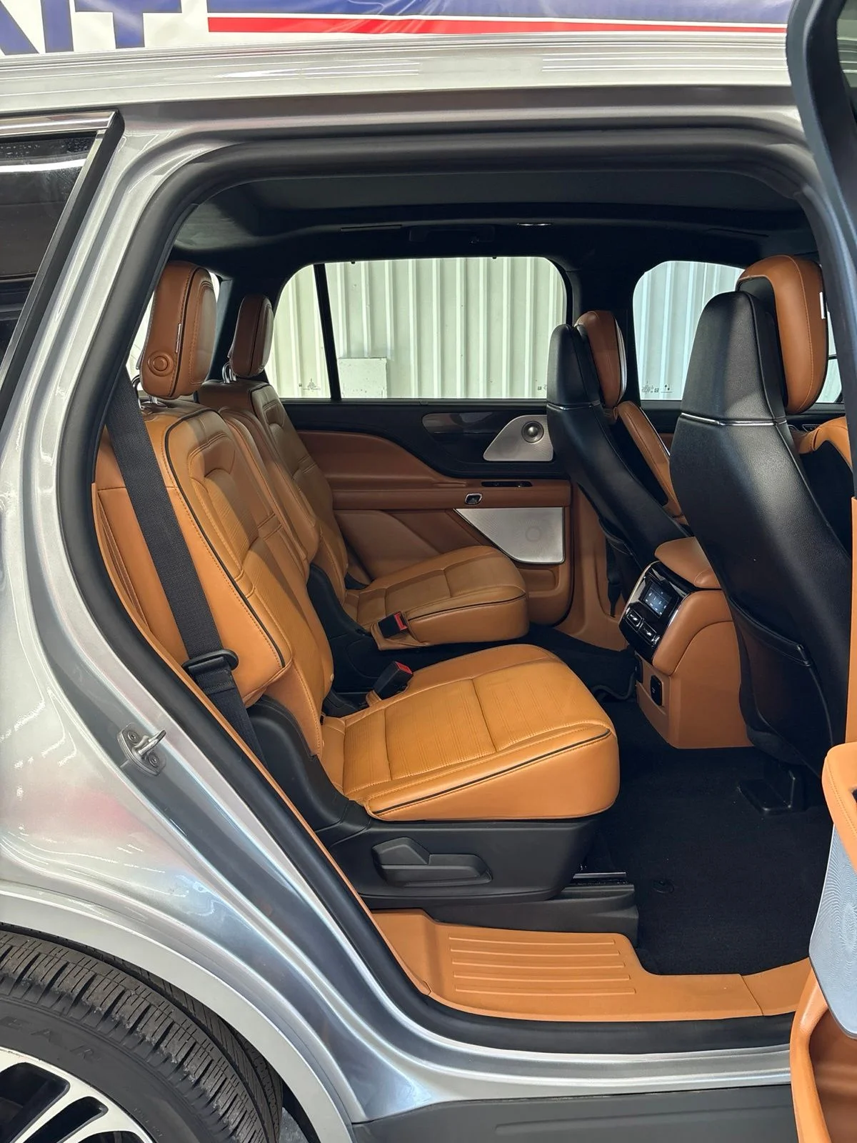 Used 2020 Radiance Metallic Lincoln Black Label image 17