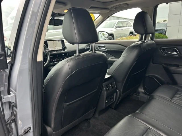 Used 2021 Gray Nissan Platinum image 20
