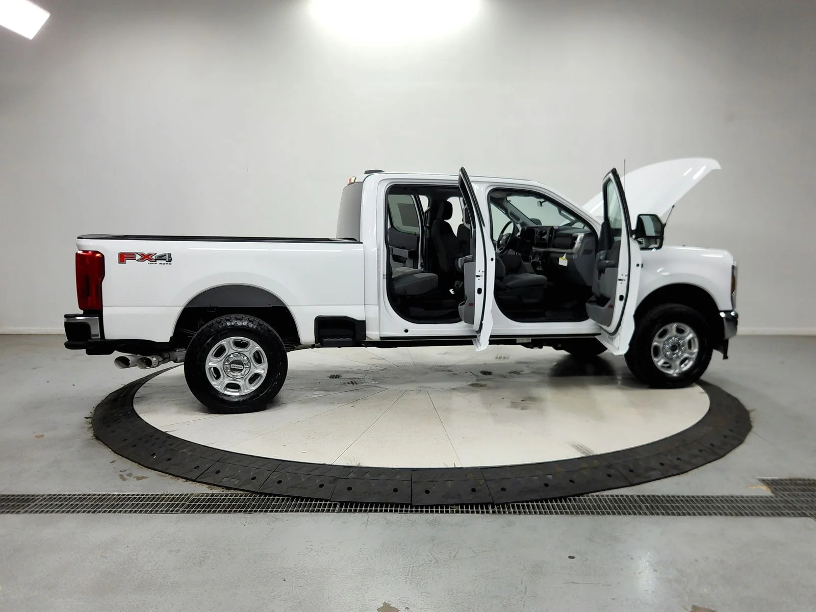 Used 2025 White Ford XLT image 17