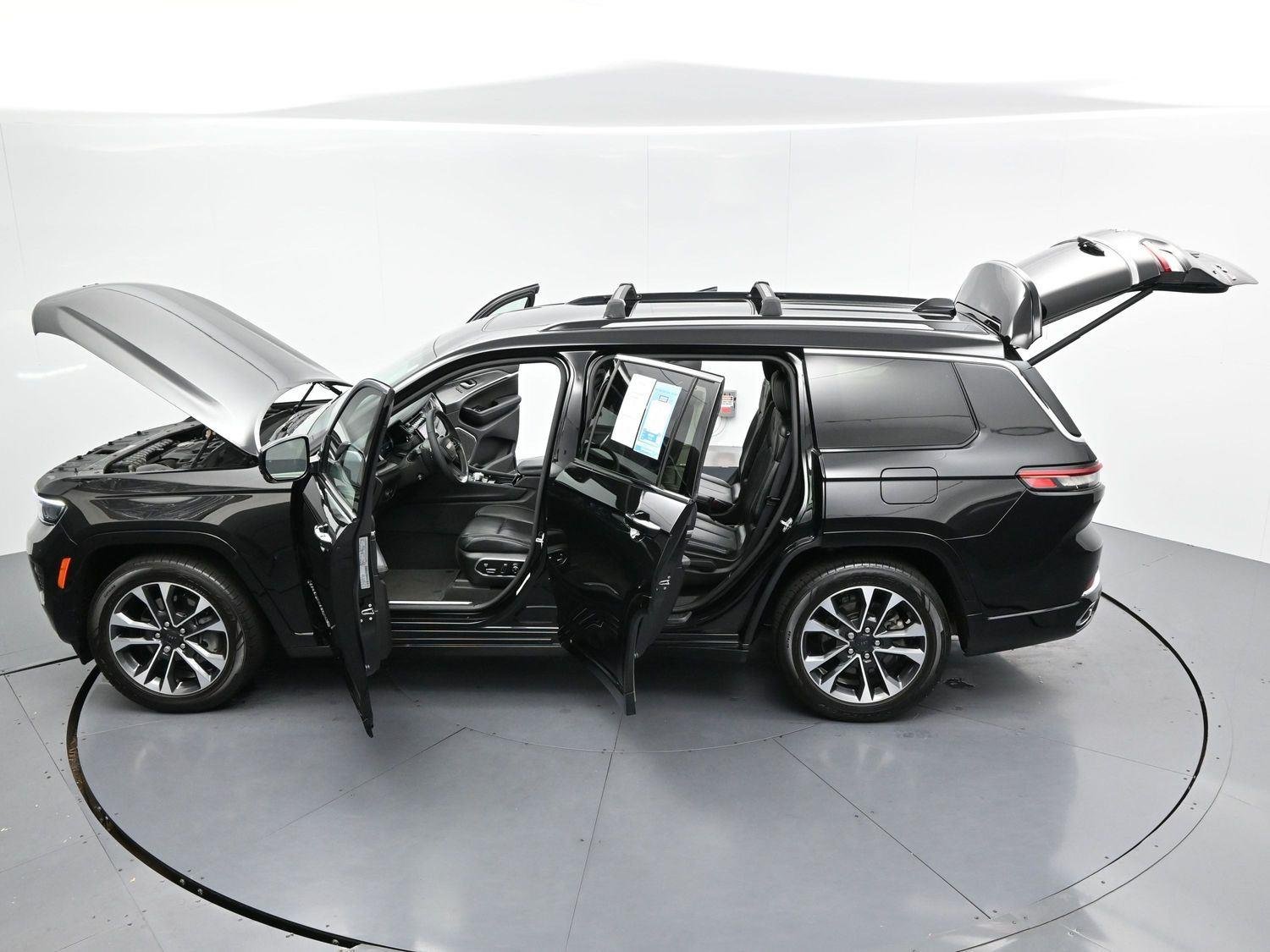 Used 2023 Diamond Black Crystal Pearlcoat Jeep Overland image 50