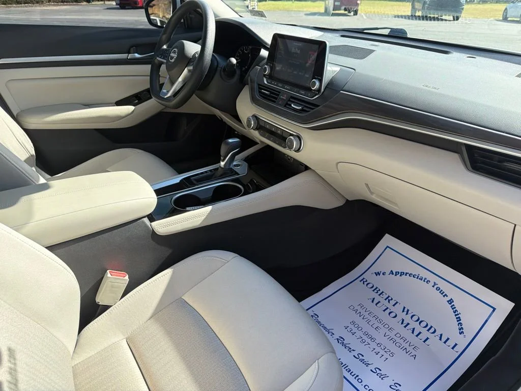 Used 2023 White Nissan 2.5 SV image 11