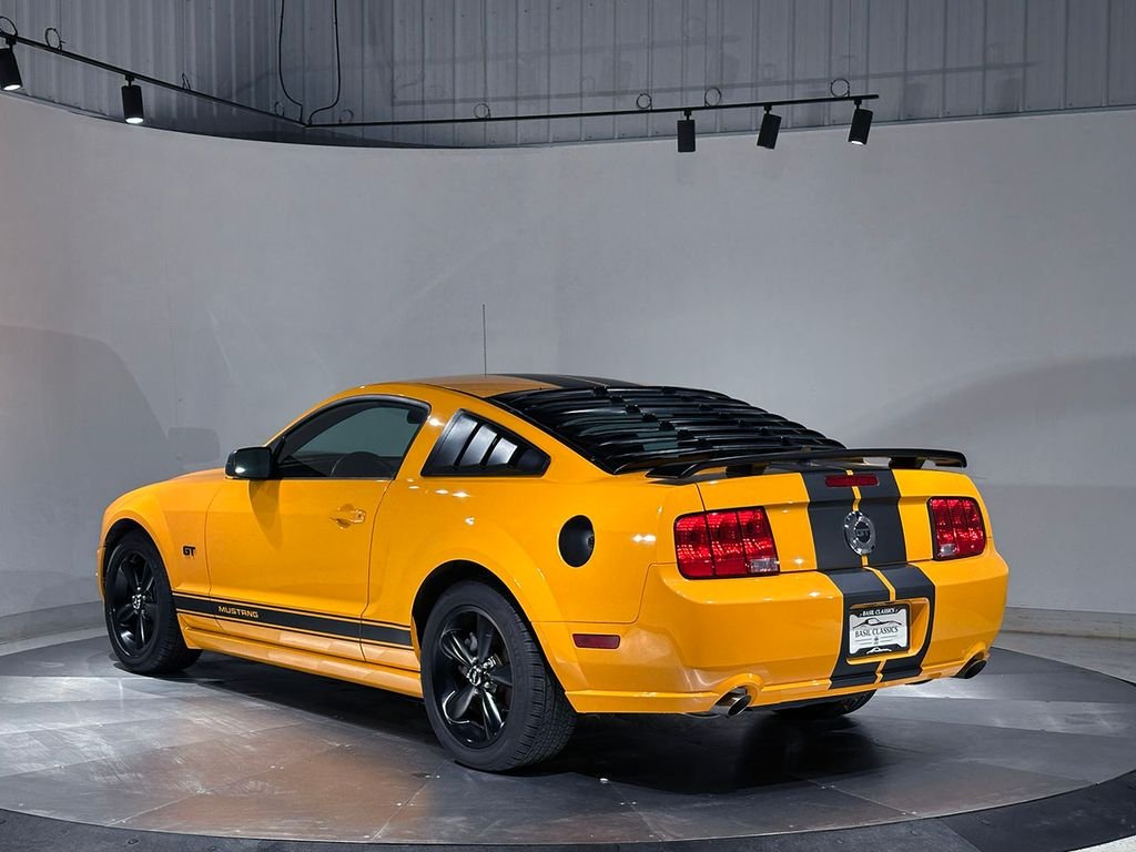 Used 2007 Orange Ford  image 11
