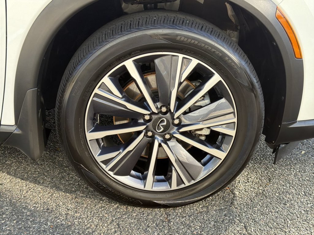Certified Used 2026 White INFINITI LUXE image 13
