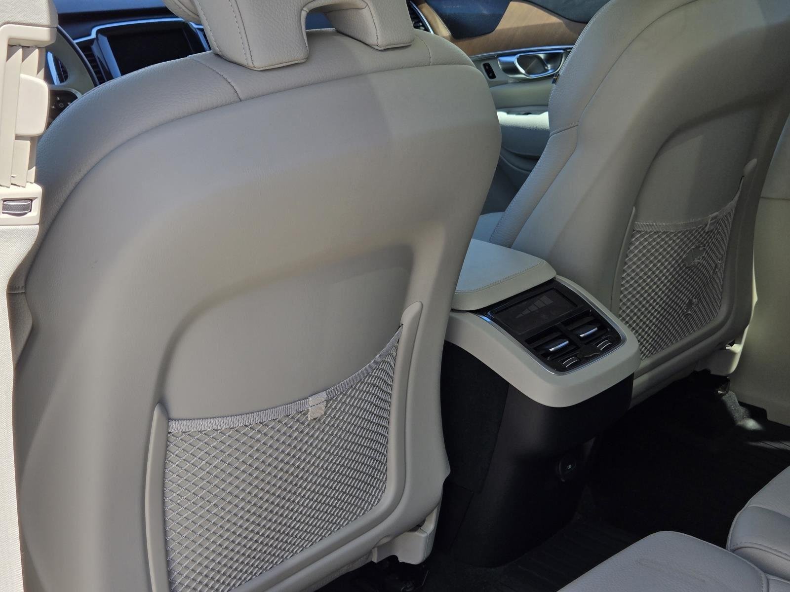Used 2022 Crystal White Metallic Volvo Momentum image 31