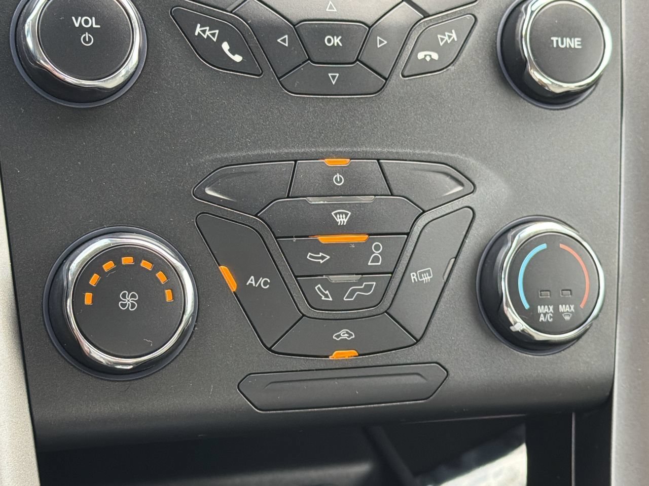 Used 2019 Oxford White Ford S image 22