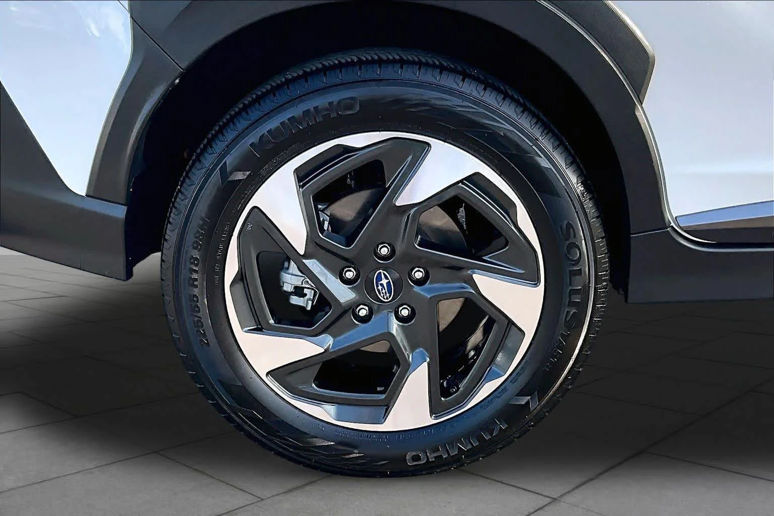 Used 2024 Crystal White Pearl Subaru Limited image 10