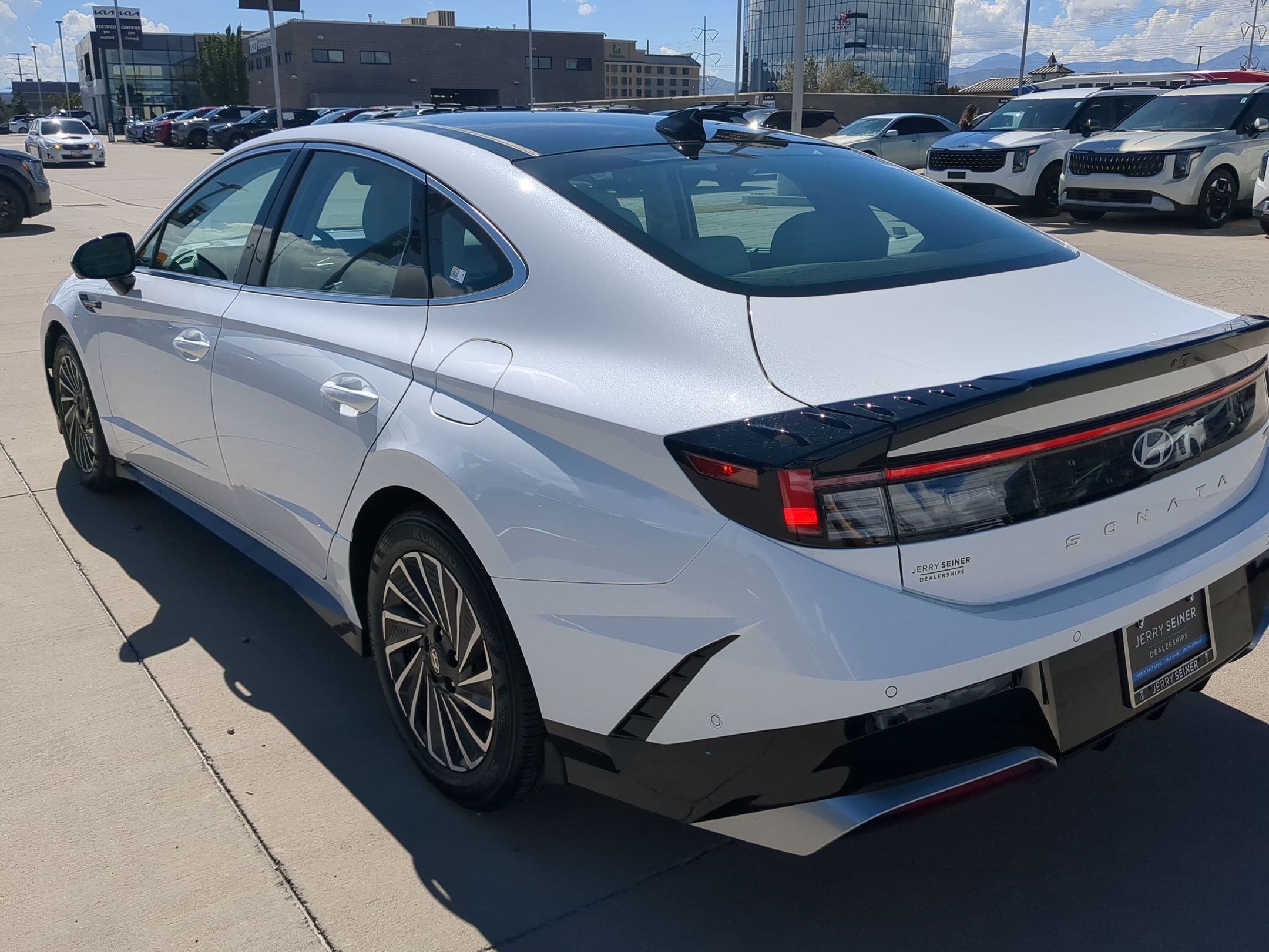 Certified Used 2025 Serenity White Hyundai Limited image 4