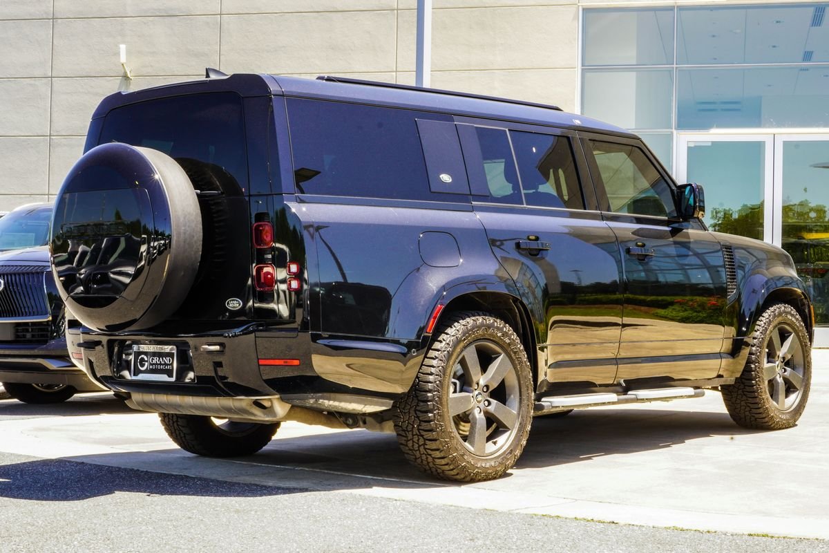 Used 2023 Black Land Rover X-Dynamic SE image 11