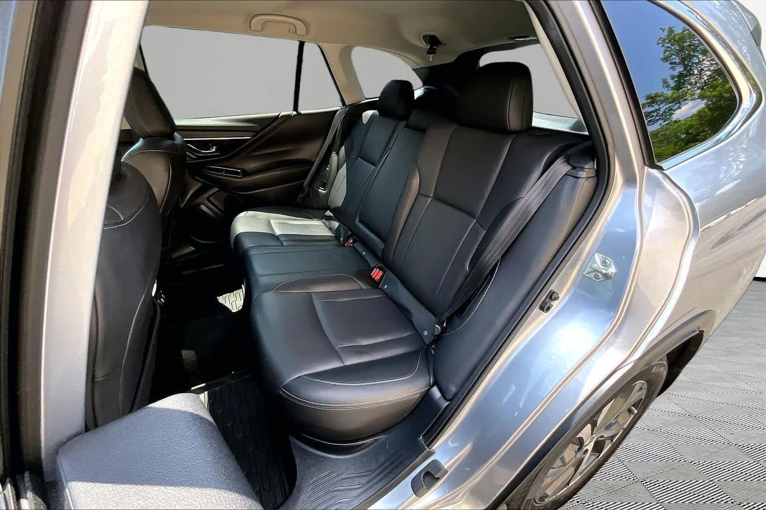 Used 2022 Ice Silver Metallic Subaru Limited image 21