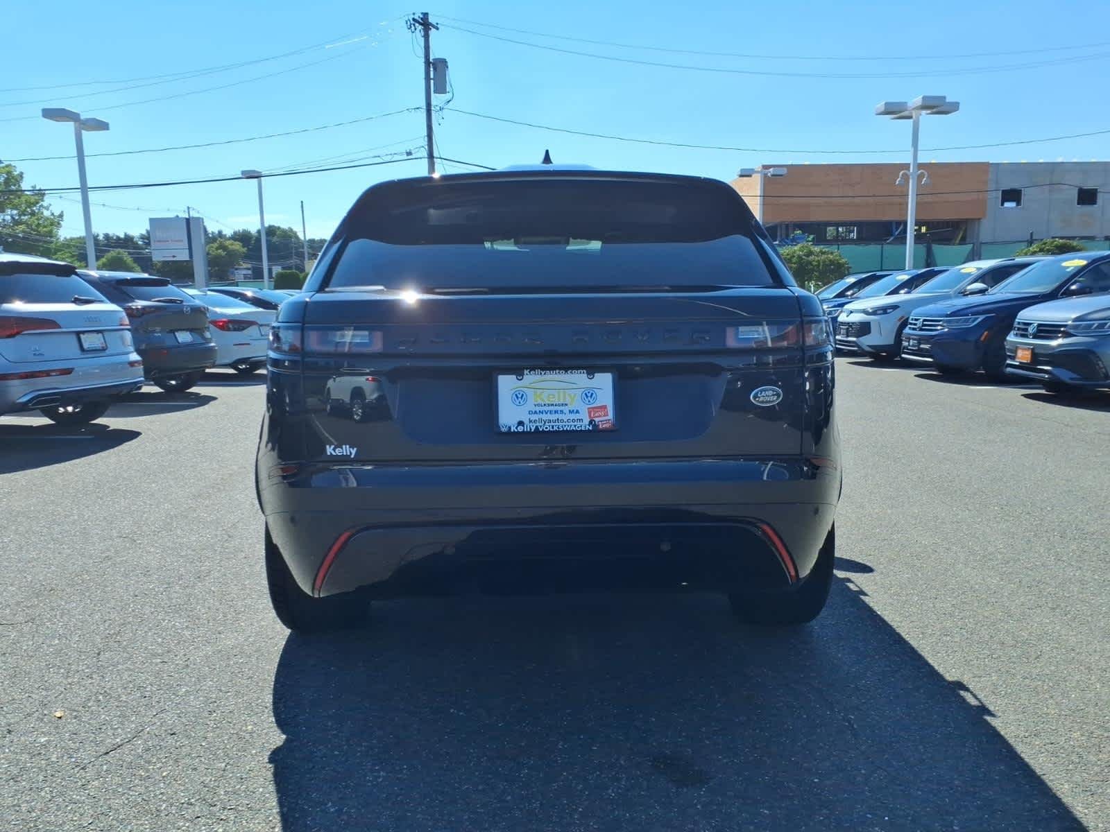 Used 2022 Santorini Black Metallic Land Rover R-Dynamic S image 6