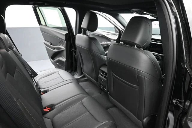 New 2026 Diamond Black Crystal Pearl-Coat Exterior Paint Jeep Overland image 23